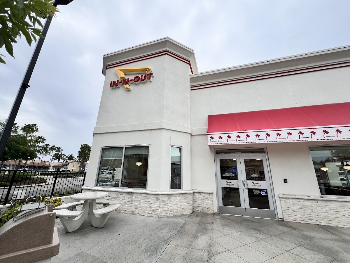 In-N-Out Burger photo 4
