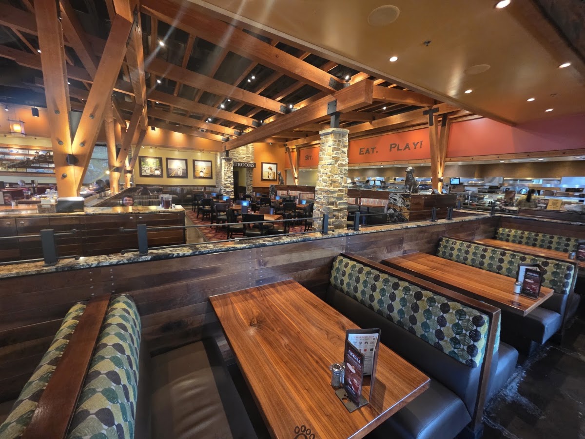 Lazy Dog Restaurant & Bar photo 4